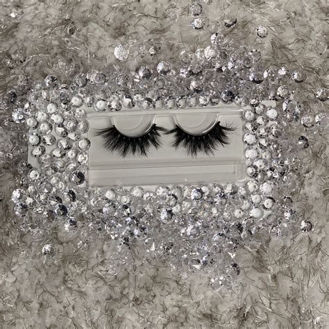 chloe yazmean lashes.